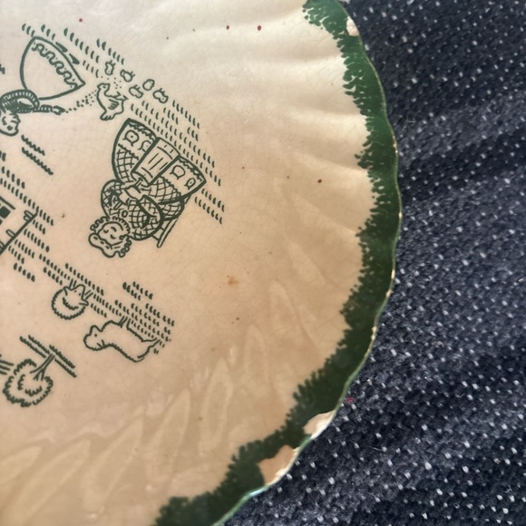 Set of Vintage Green and Cream Decorative Plates - Picture 8 of 10